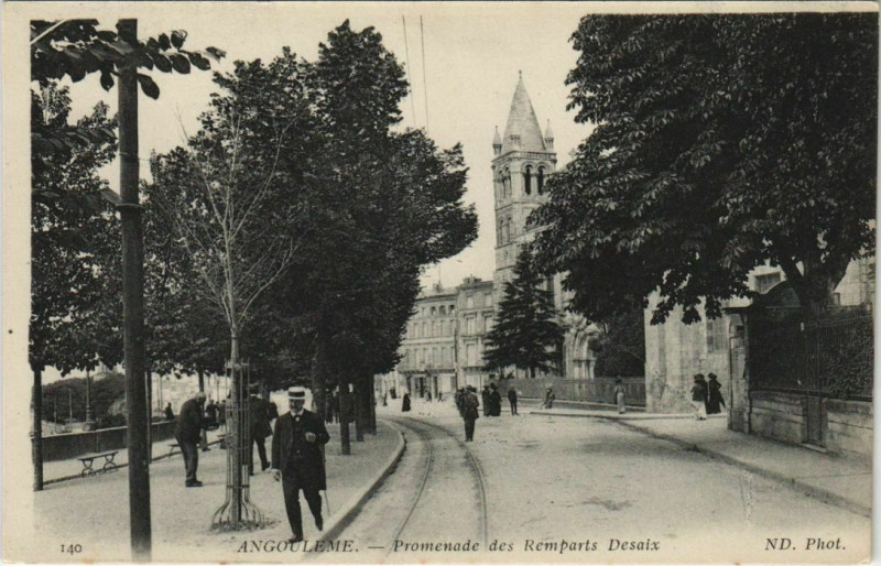 Carte postale ancienne Angouleme- Promenade des Remparts Desaix France à Angoulême