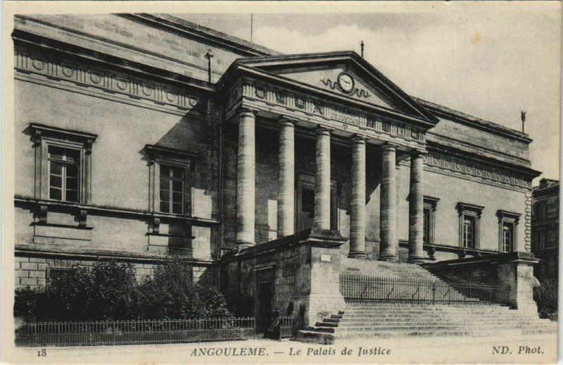 Carte postale ancienne Angouleme- Le Palais de Justice France à Angoulême