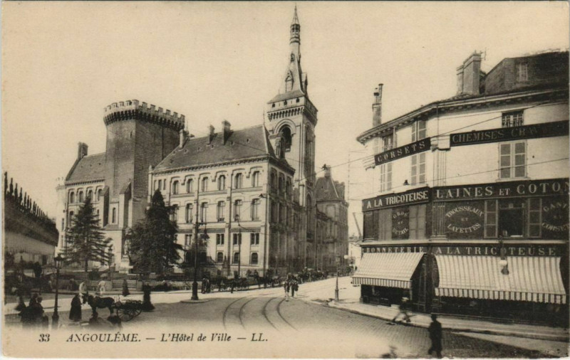 Carte postale ancienne Angouleme- Hotel de Ville France à Angoulême