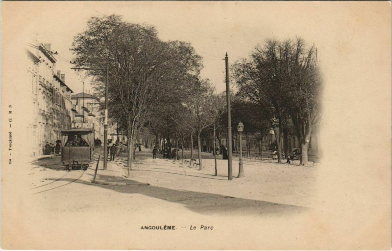 Carte postale ancienne Angouleme- Le Parc France à Angoulême