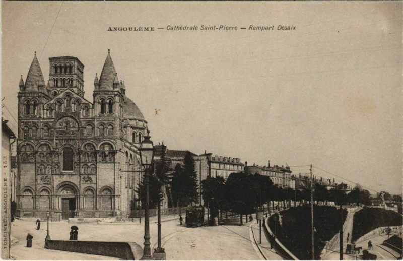 Carte postale ancienne Angouleme- Cathedrale Saint Pierre ,Rempart Desaix France à Angoulême