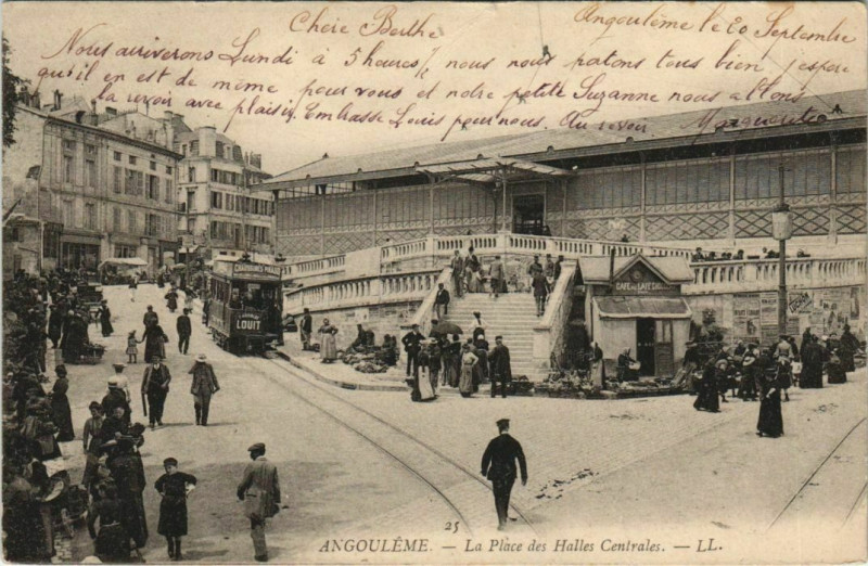 Carte postale ancienne Angouleme- La Place des Halles Centrales France à Angoulême
