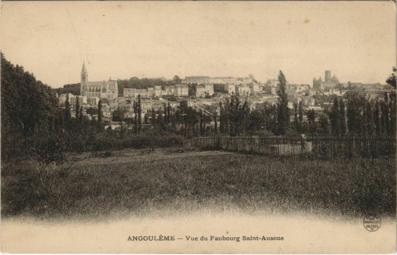 Carte postale ancienne Angouleme- vue du Faubourg Saint-Ausone France à Angoulême