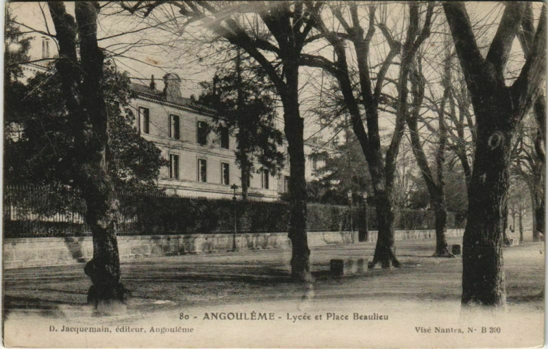 Carte postale ancienne Angouleme- Lycee et Place Beaulieu France à Angoulême
