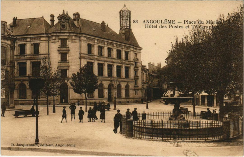 Carte postale ancienne Angouleme- Place du Murier,Hotel des Postes France à Angoulême