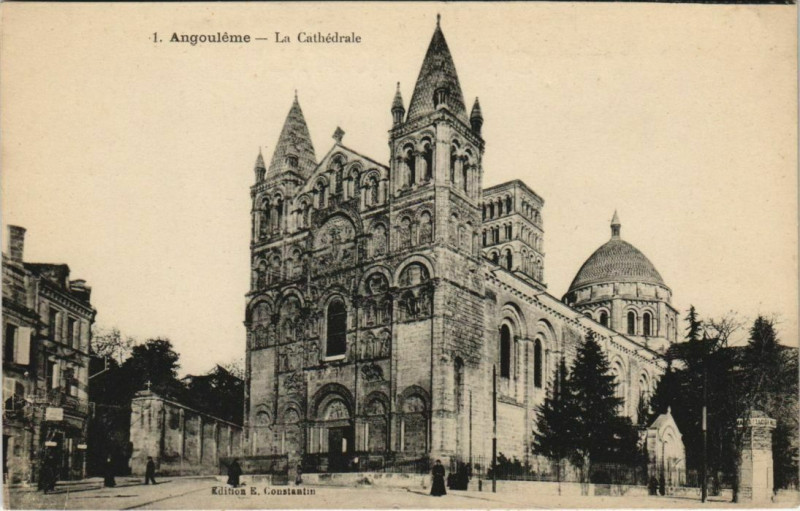 Carte postale ancienne Angouleme- La Cathedrale France à Angoulême