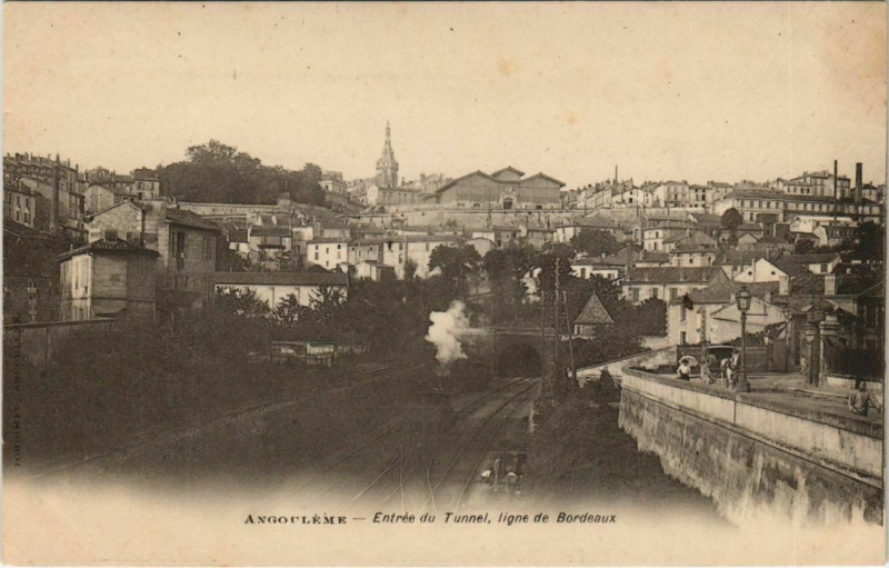 Carte postale ancienne Angouleme- Entree du Tunnel,Ligne de Bordeaux France à Angoulême