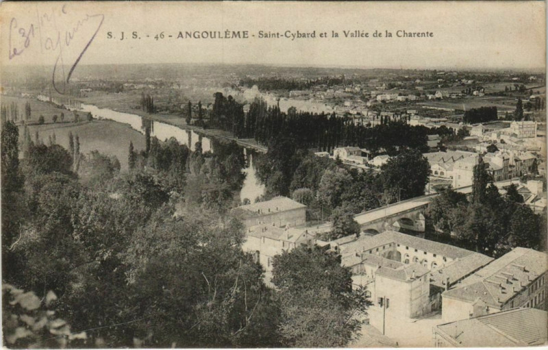 Carte postale ancienne Angouleme- Saint-Cybard et la Valle de la Charente France à Angoulême