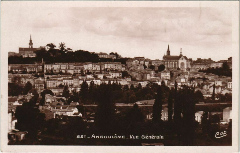 Carte postale ancienne Angouleme- vue generale France à Angoulême