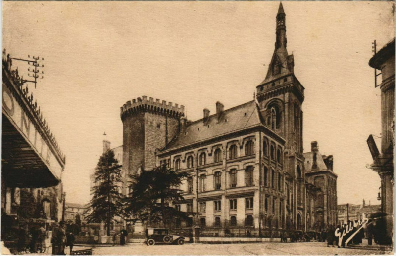 Carte postale ancienne Angouleme- Hotel de Ville France à Angoulême