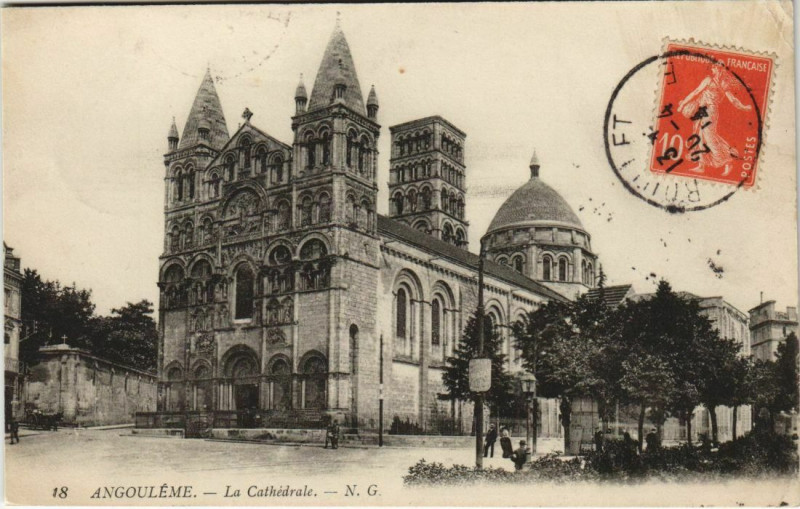 Carte postale ancienne Angouleme- La Cathedrale France à Angoulême