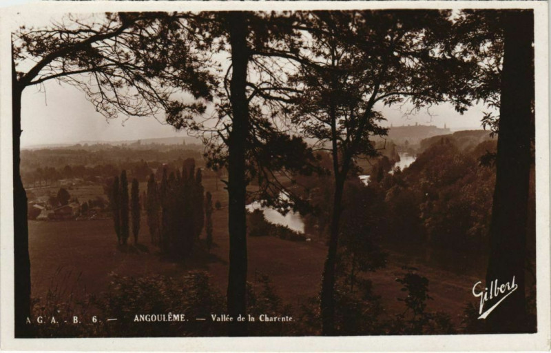 Carte postale ancienne Angouleme- Vallee de la Charente France à Angoulême