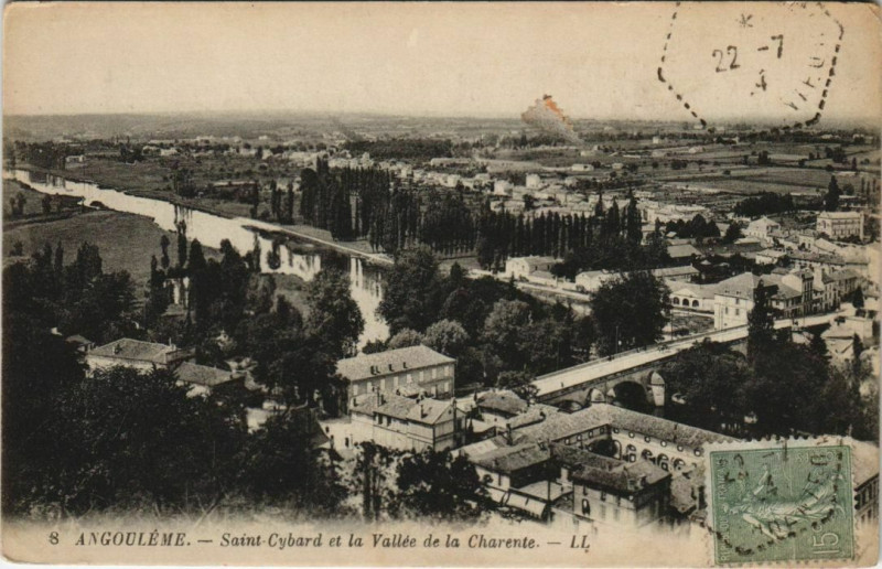 Carte postale ancienne Angouleme- Saint-Cybard et la Valle de la Charente France à Angoulême