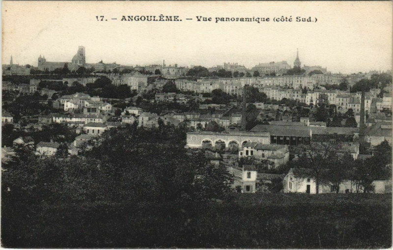 Carte postale ancienne Angouleme- vue panoramique France à Angoulême