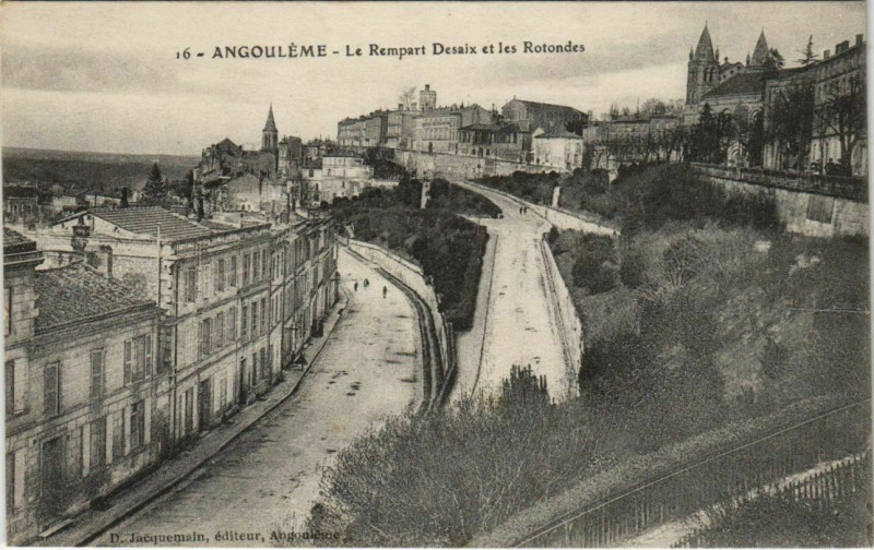 Carte postale ancienne Angouleme- Remparts Desaix et les Rotondes France à Angoulême