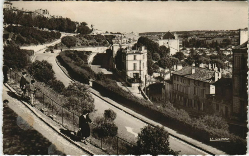 Carte postale ancienne Angouleme- Rempart Desaix France à Angoulême