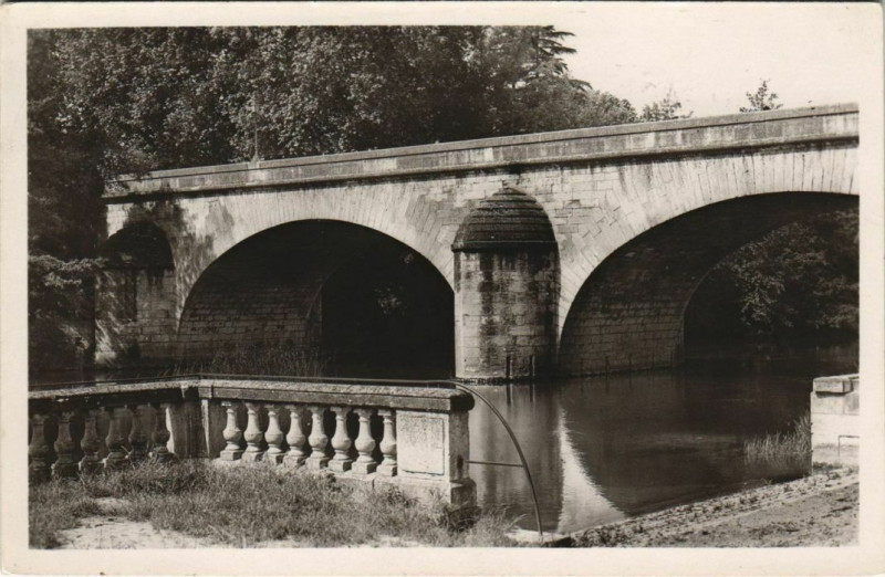 Carte postale ancienne Angouleme- Le pont Saint-Cybard France à Angoulême
