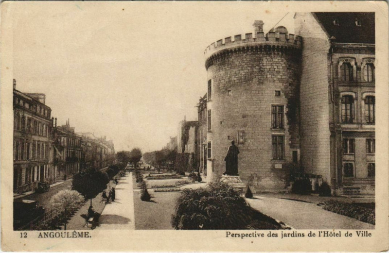 Carte postale ancienne Angouleme- Perspective des Jardins de l'Hotel de Ville France à Angoulême