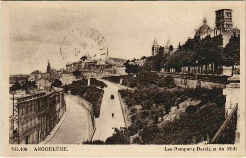 Carte postale ancienne Angouleme- Les Remparts Desaix et du Midi France à Angoulême