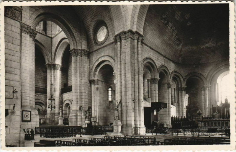 Carte postale ancienne Angouleme- Cathedrale, Transept Nord et Maitre Autel France à Angoulême