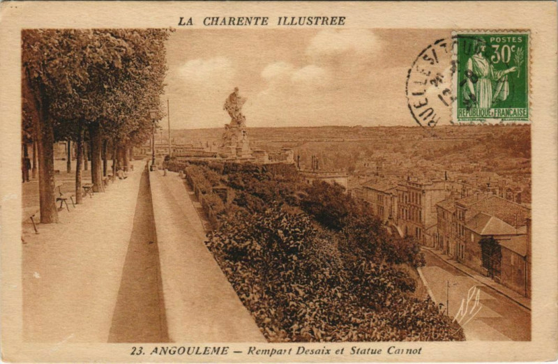 Carte postale ancienne Angouleme- Rempart Desaix et Statue Carnot France à Angoulême