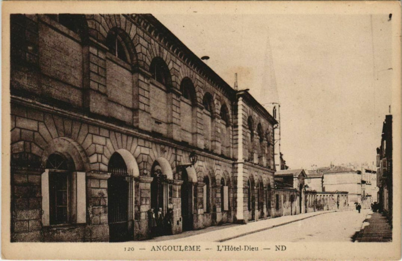 Carte postale ancienne Angouleme- Hotel Dieu France à Angoulême
