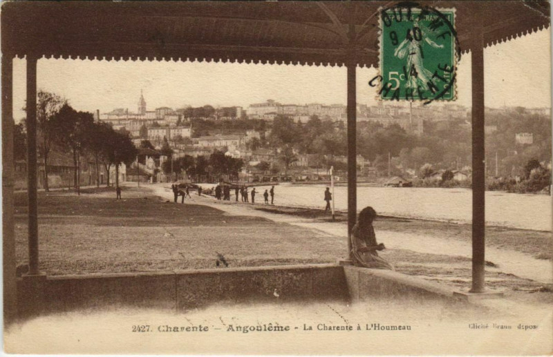 Carte postale ancienne Angouleme- La Charente a l'houmeau France à Angoulême