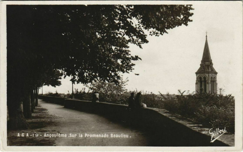 Carte postale ancienne Angouleme- sur la Promenade Beaulieu France à Angoulême