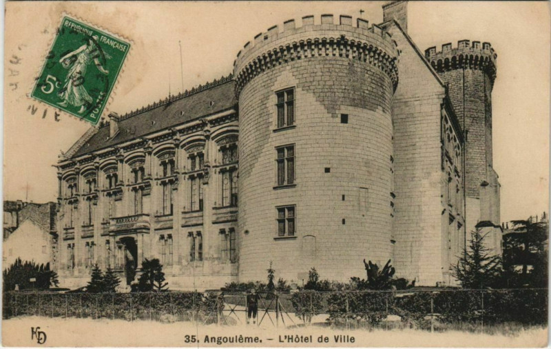 Carte postale ancienne Angouleme- Hotel de Ville France à Angoulême