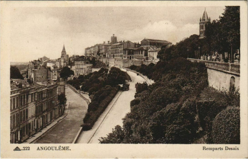 Carte postale ancienne Angouleme- Remparts Desaix France à Angoulême