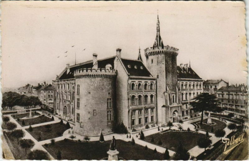 Carte postale ancienne Angouleme- Vue de l'Hotel de Ville France à Angoulême