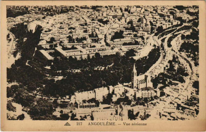 Carte postale ancienne Angouleme- vue aerienne France à Angoulême
