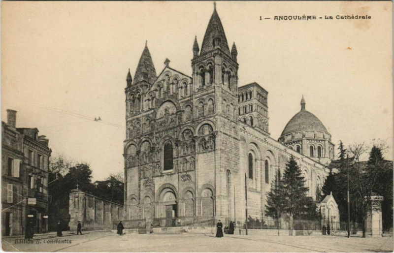 Carte postale ancienne Angouleme- La Cathedrale France à Angoulême