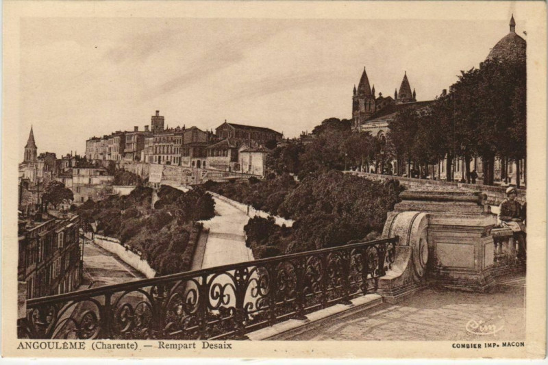 Carte postale ancienne Angouleme- Rempart Desaix France à Angoulême
