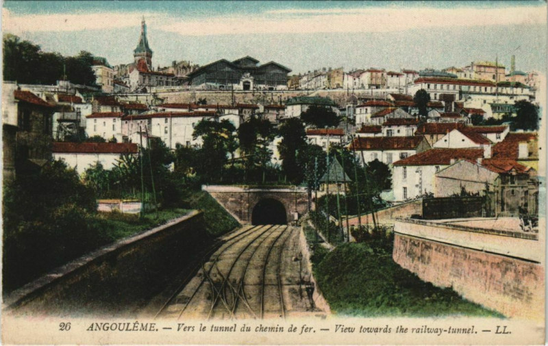Carte postale ancienne Angouleme- Vers le tunnel du chemin de fer France à Angoulême