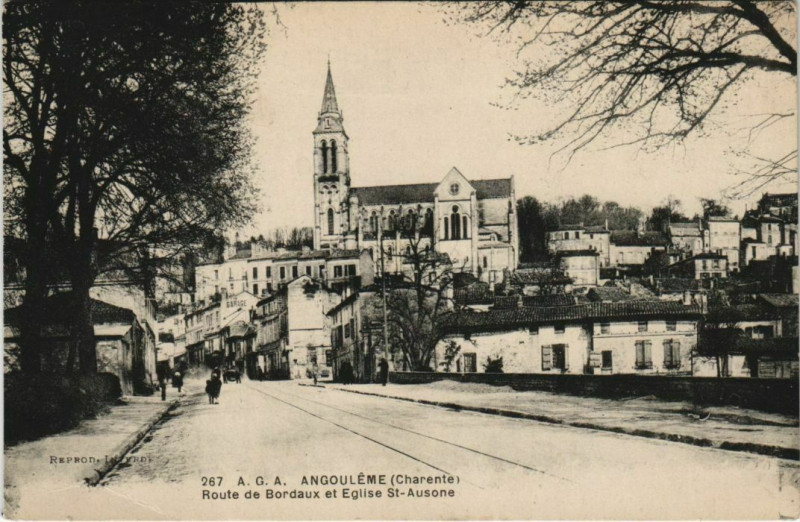 Carte postale ancienne Angouleme- Route de Bordeaux,Eglise Saint-Ausone France à Angoulême