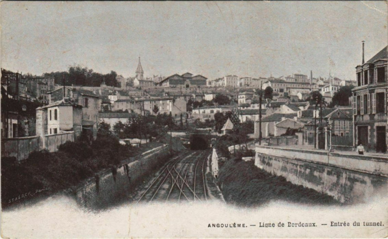 Carte postale ancienne Angouleme- Ligne de Bordeaux,Entree du tunnel France à Angoulême