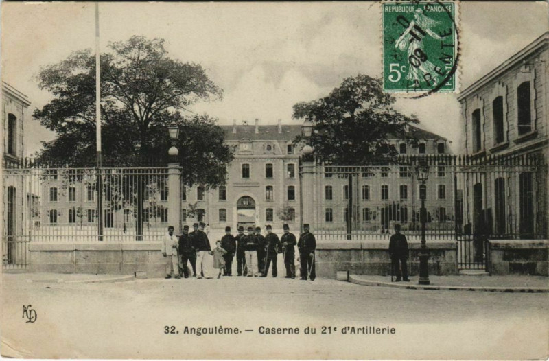 Carte postale ancienne Angouleme- Caserne du 21e d'Artillerie France à Angoulême