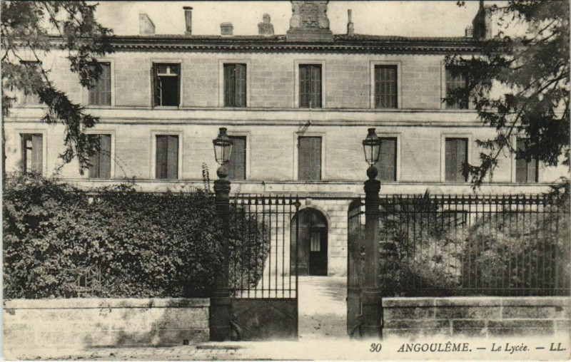 Carte postale ancienne Angouleme- Le Lycee France à Angoulême