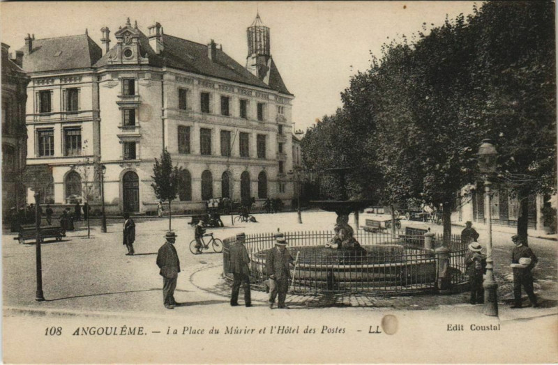 Carte postale ancienne Angouleme- Place du Murier et Hotel des Postes France à Angoulême