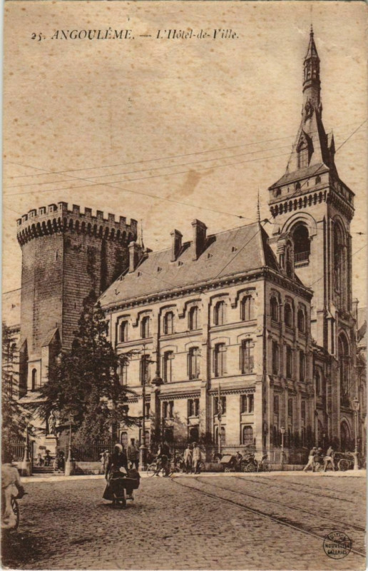 Carte postale ancienne Angouleme- Hotel de Ville France à Angoulême