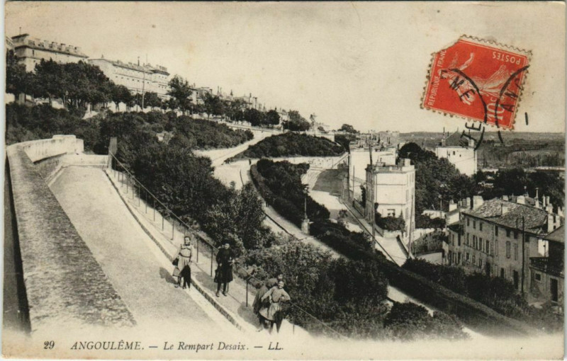 Carte postale ancienne Angouleme- Rempart Desaix France à Angoulême