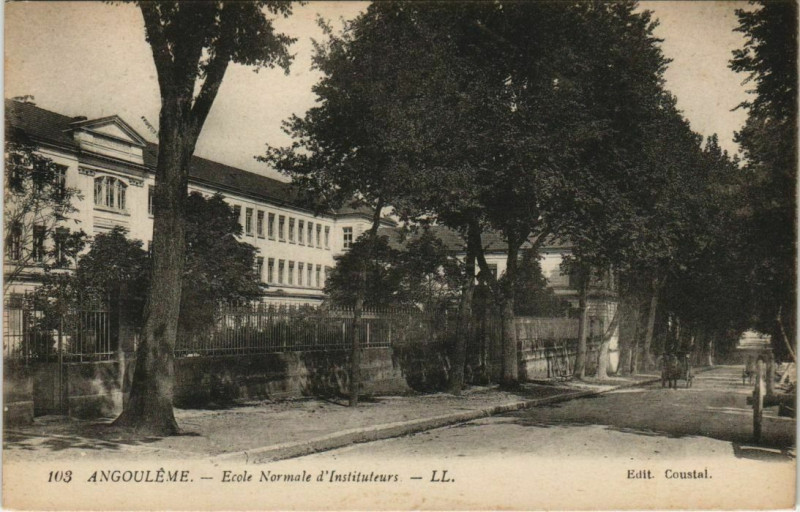 Carte postale ancienne Angouleme- Ecole Normale d'Instituteurs France à Angoulême