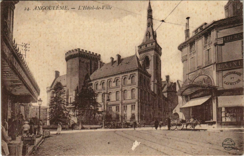 Carte postale ancienne Angouleme- Hotel de Ville France à Angoulême