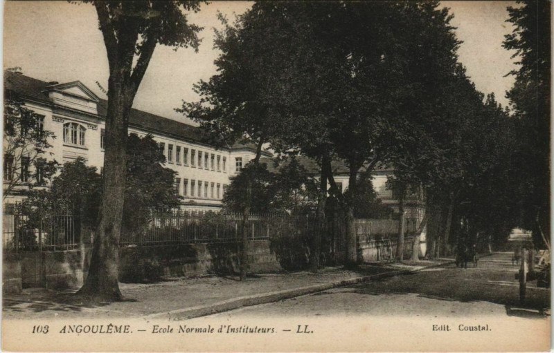Carte postale ancienne Angouleme- Ecole Normale d'Instituteurs France à Angoulême