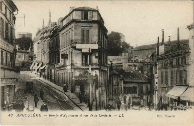 Carte postale ancienne Angouleme- Rampe d'Aguesseau&rue de la Corderie France à Angoulême