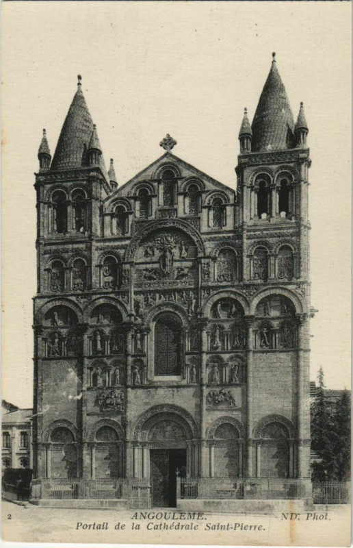 Carte postale ancienne Angouleme- Portail de la Cathedrale Saint-Pierre France à Angoulême