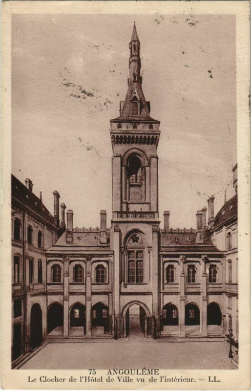 Carte postale ancienne Angouleme- Clocher de l'Hotel de Ville France à Angoulême