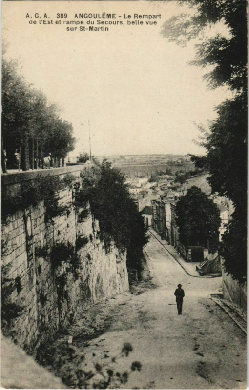 Carte postale ancienne Angouleme- Le Rempart France à Angoulême