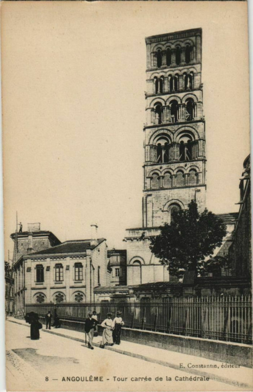 Carte postale ancienne Angouleme- Tour carree de la Cathedrale France à Angoulême